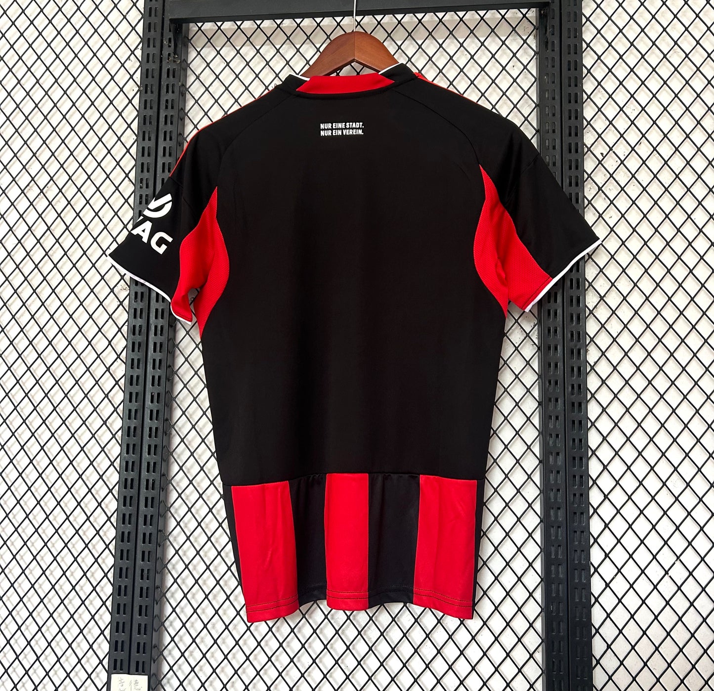 1º CAMISETA EINTRACHT FRANKFURT 25/26